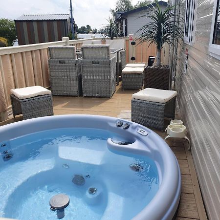Relaxing Breaks With Hot Tub At Tattershal Lakes 3 Bedroom Tattershall Exteriör bild