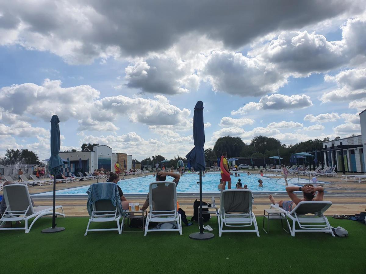 Relaxing Breaks With Hot Tub At Tattershal Lakes 3 Bedroom Tattershall Exteriör bild