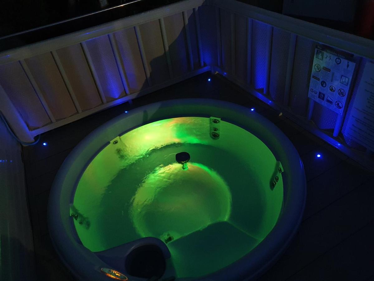 Relaxing Breaks With Hot Tub At Tattershal Lakes 3 Bedroom Tattershall Exteriör bild