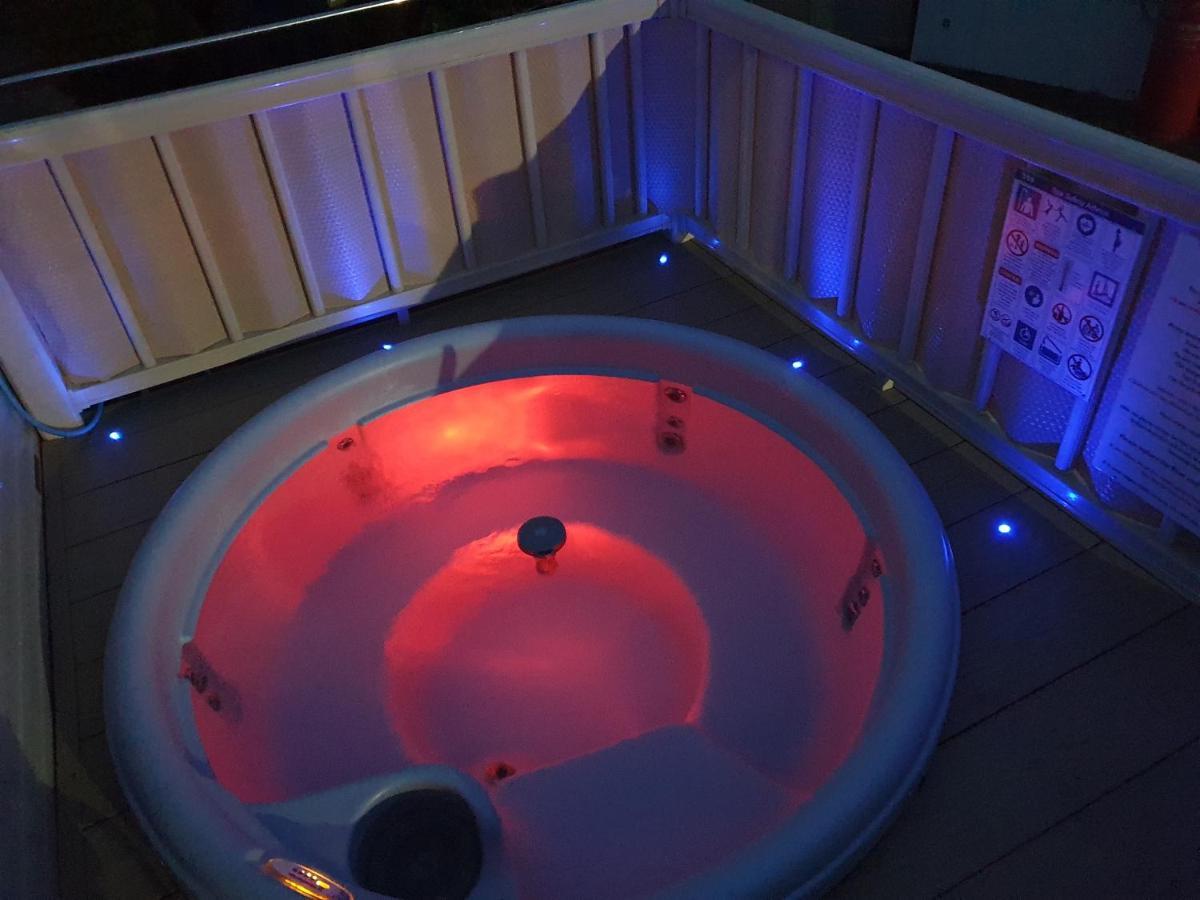 Relaxing Breaks With Hot Tub At Tattershal Lakes 3 Bedroom Tattershall Exteriör bild