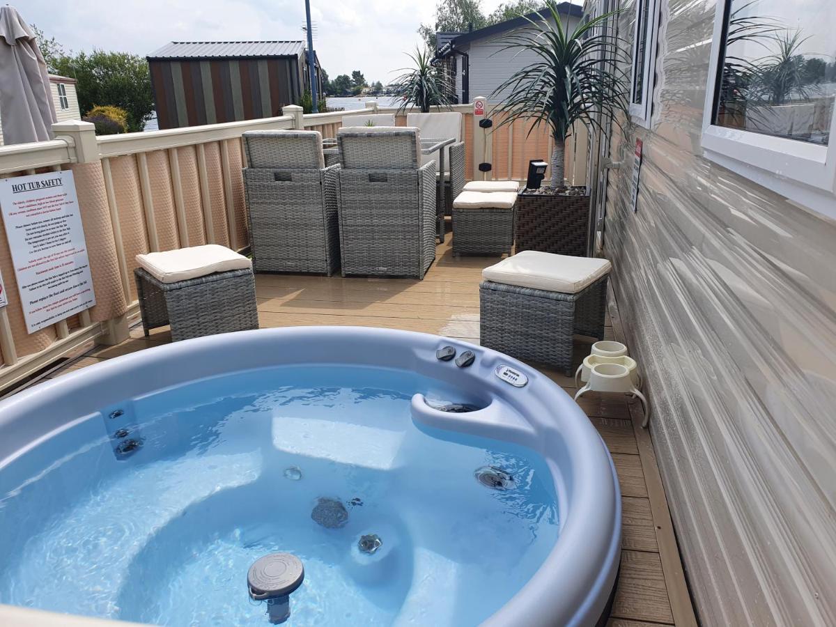 Relaxing Breaks With Hot Tub At Tattershal Lakes 3 Bedroom Tattershall Exteriör bild