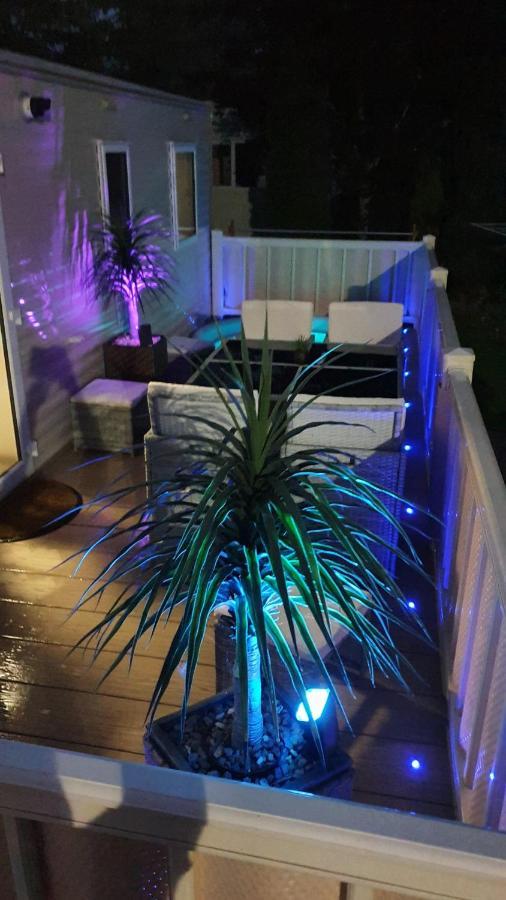 Relaxing Breaks With Hot Tub At Tattershal Lakes 3 Bedroom Tattershall Exteriör bild
