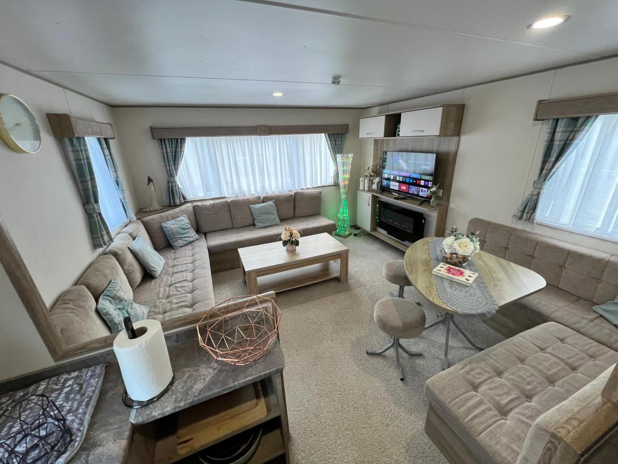 Relaxing Breaks With Hot Tub At Tattershal Lakes 3 Bedroom Tattershall Exteriör bild